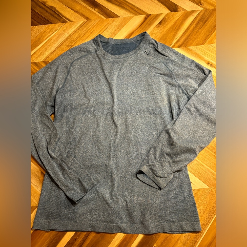 Lululemon men’s long sleeve top
